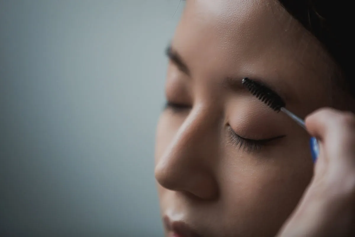 Cepillado y diseño de cejas durante un laminado